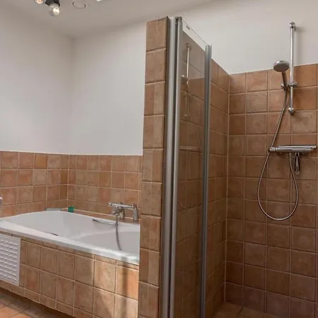 Island Getaway W Bath *